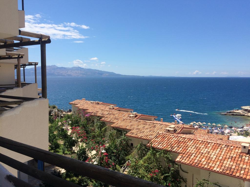布干维尔岛湾公寓 Sarandë 外观 照片